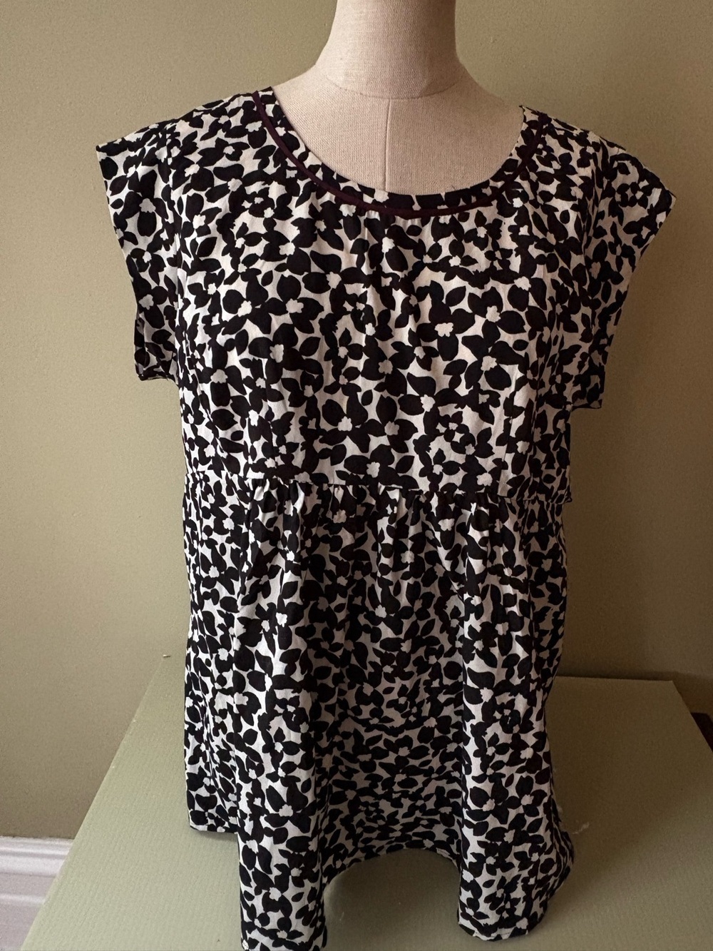 Motherhood Black White Floral Cap-Sleeve Tunic XL baby bump, expecting